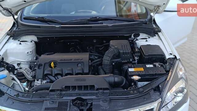 Белый Киа Сид, объемом двигателя 1.4 л и пробегом 223 тыс. км за 5650 $, фото 21 на Automoto.ua