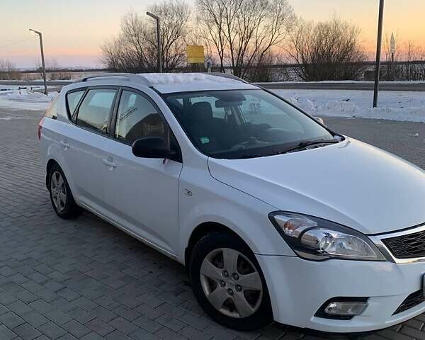 Белый Киа Сид, объемом двигателя 1.6 л и пробегом 288 тыс. км за 6000 $, фото 9 на Automoto.ua