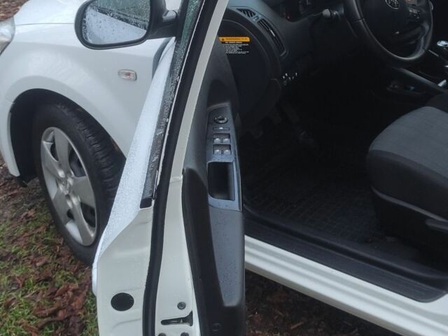 Белый Киа Сид, объемом двигателя 0 л и пробегом 100 тыс. км за 7200 $, фото 4 на Automoto.ua