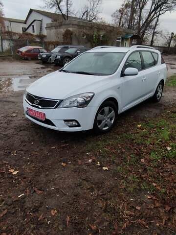 Білий Кіа Сід, об'ємом двигуна 1.6 л та пробігом 100 тис. км за 7200 $, фото 3 на Automoto.ua