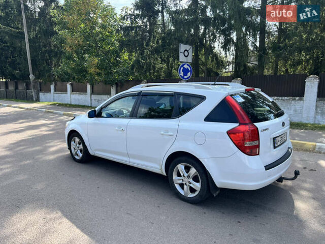 Белый Киа Сид, объемом двигателя 1.58 л и пробегом 278 тыс. км за 7300 $, фото 6 на Automoto.ua