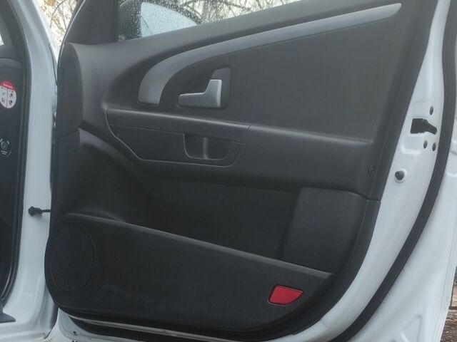 Белый Киа Сид, объемом двигателя 0 л и пробегом 100 тыс. км за 7200 $, фото 1 на Automoto.ua