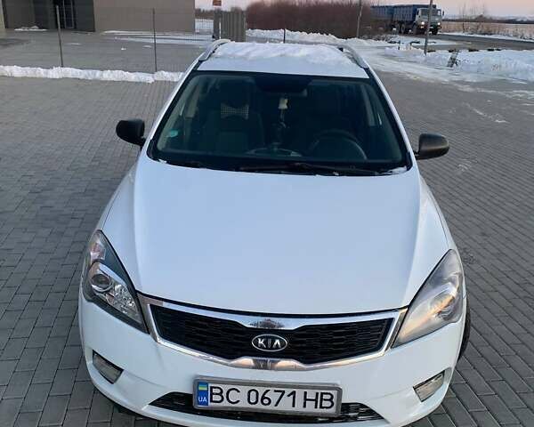 Белый Киа Сид, объемом двигателя 1.6 л и пробегом 288 тыс. км за 6000 $, фото 10 на Automoto.ua