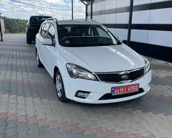 Білий Кіа Сід, об'ємом двигуна 1.6 л та пробігом 226 тис. км за 7500 $, фото 5 на Automoto.ua