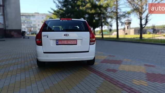 Белый Киа Сид, объемом двигателя 1.4 л и пробегом 223 тыс. км за 5650 $, фото 6 на Automoto.ua