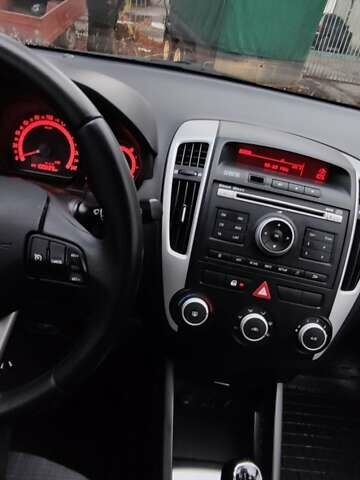 Білий Кіа Сід, об'ємом двигуна 1.6 л та пробігом 100 тис. км за 7200 $, фото 8 на Automoto.ua