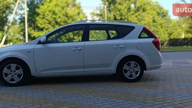 Белый Киа Сид, объемом двигателя 1.4 л и пробегом 223 тыс. км за 5650 $, фото 8 на Automoto.ua