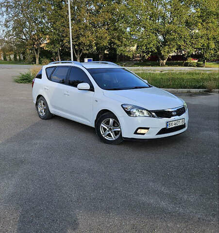 Белый Киа Сид, объемом двигателя 1.58 л и пробегом 252 тыс. км за 6999 $, фото 2 на Automoto.ua