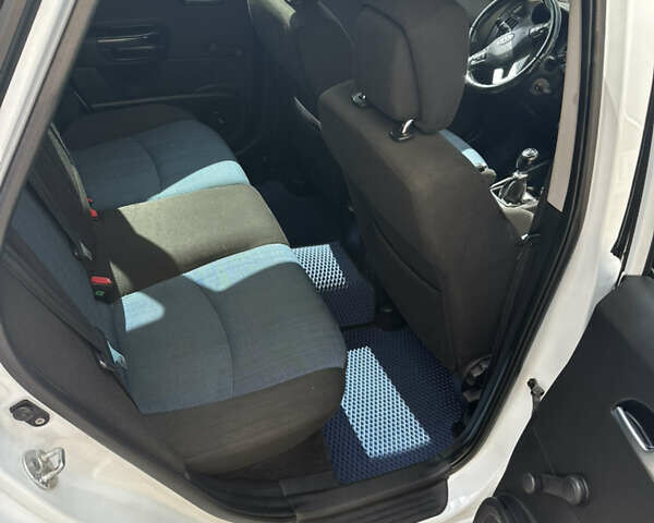 Белый Киа Сид, объемом двигателя 1.58 л и пробегом 287 тыс. км за 6300 $, фото 6 на Automoto.ua