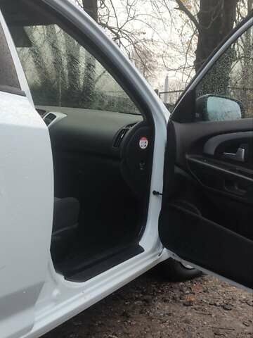 Білий Кіа Сід, об'ємом двигуна 1.6 л та пробігом 100 тис. км за 7200 $, фото 16 на Automoto.ua