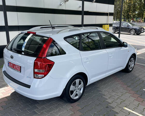 Білий Кіа Сід, об'ємом двигуна 1.6 л та пробігом 226 тис. км за 7500 $, фото 7 на Automoto.ua