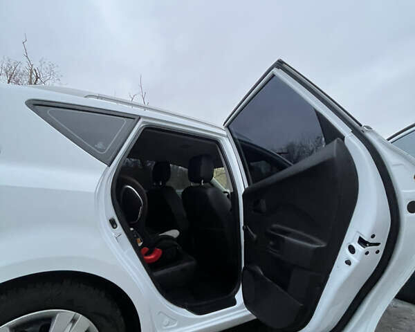 Белый Киа Сид, объемом двигателя 1.58 л и пробегом 190 тыс. км за 6500 $, фото 9 на Automoto.ua