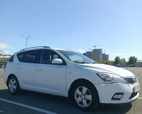 Білий Кіа Сід, об'ємом двигуна 1.58 л та пробігом 149 тис. км за 6800 $, фото 3 на Automoto.ua