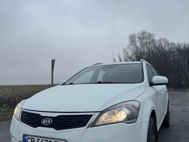 Белый Киа Сид, объемом двигателя 1.6 л и пробегом 242 тыс. км за 7000 $, фото 1 на Automoto.ua