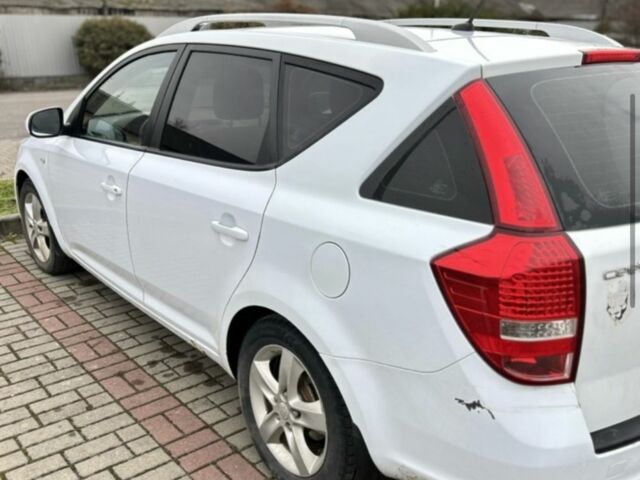 Белый Киа Сид, объемом двигателя 1.6 л и пробегом 300 тыс. км за 5500 $, фото 3 на Automoto.ua