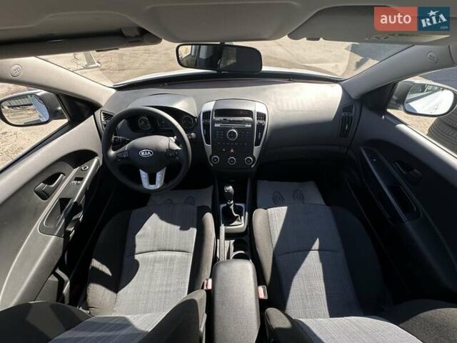 Белый Киа Сид, объемом двигателя 1.6 л и пробегом 226 тыс. км за 7950 $, фото 10 на Automoto.ua