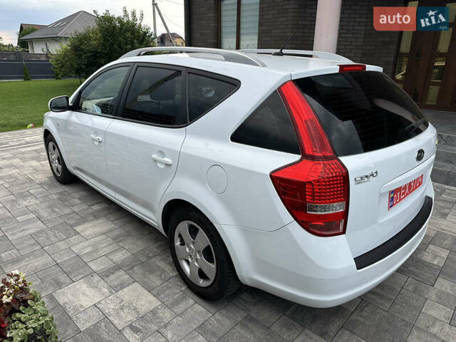 Белый Киа Сид, объемом двигателя 1.59 л и пробегом 175 тыс. км за 7200 $, фото 14 на Automoto.ua