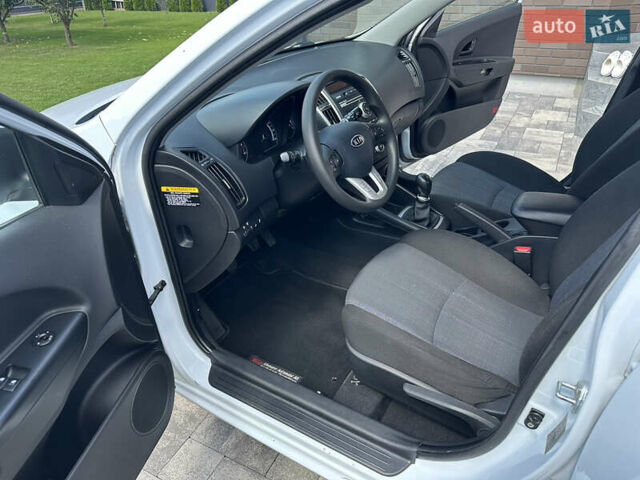 Белый Киа Сид, объемом двигателя 1.59 л и пробегом 175 тыс. км за 7200 $, фото 21 на Automoto.ua