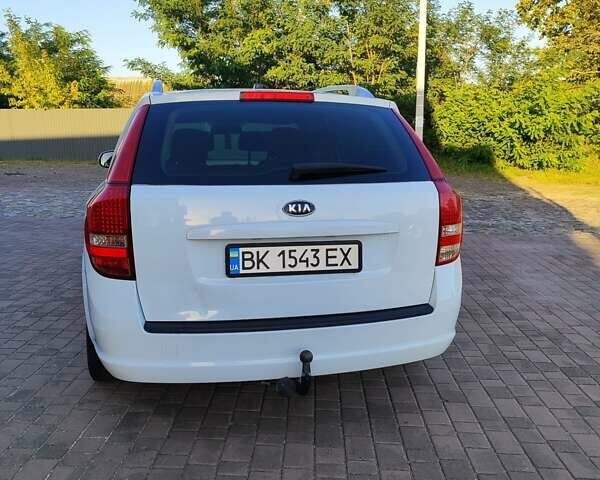 Белый Киа Сид, объемом двигателя 1.6 л и пробегом 304 тыс. км за 6500 $, фото 7 на Automoto.ua