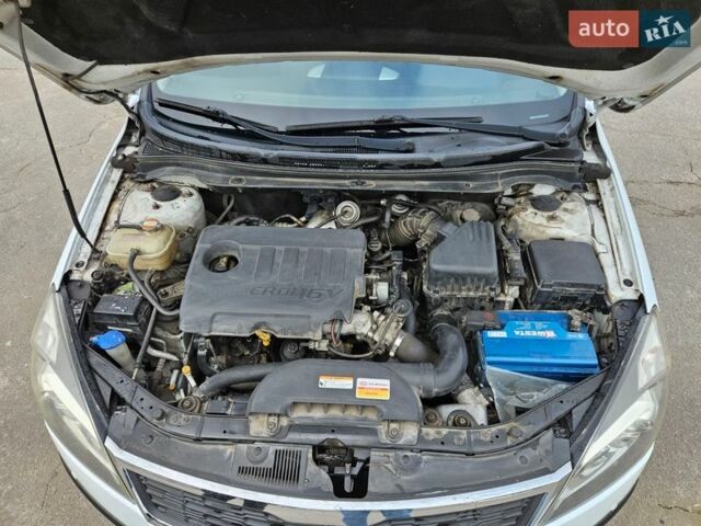 Белый Киа Сид, объемом двигателя 1.6 л и пробегом 168 тыс. км за 5999 $, фото 3 на Automoto.ua