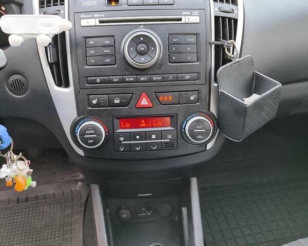 Белый Киа Сид, объемом двигателя 1.6 л и пробегом 304 тыс. км за 6500 $, фото 18 на Automoto.ua