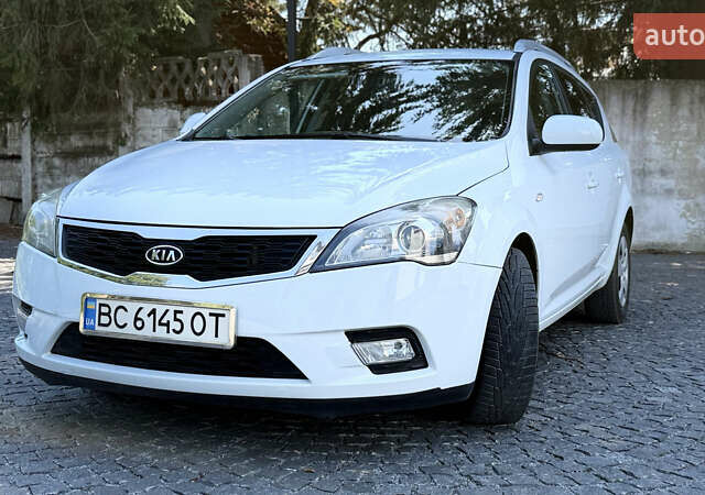 Білий Кіа Сід, об'ємом двигуна 1.58 л та пробігом 231 тис. км за 7500 $, фото 5 на Automoto.ua