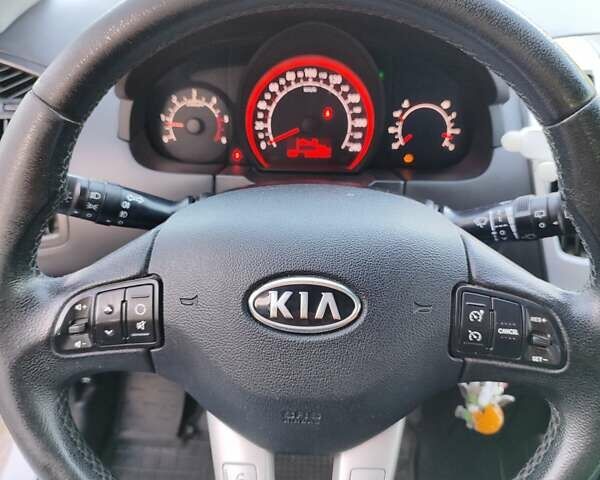 Белый Киа Сид, объемом двигателя 1.6 л и пробегом 304 тыс. км за 6500 $, фото 17 на Automoto.ua