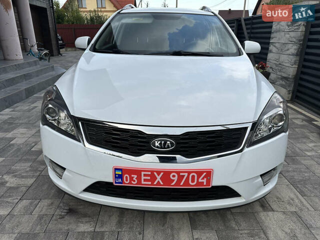 Белый Киа Сид, объемом двигателя 1.59 л и пробегом 175 тыс. км за 7200 $, фото 4 на Automoto.ua