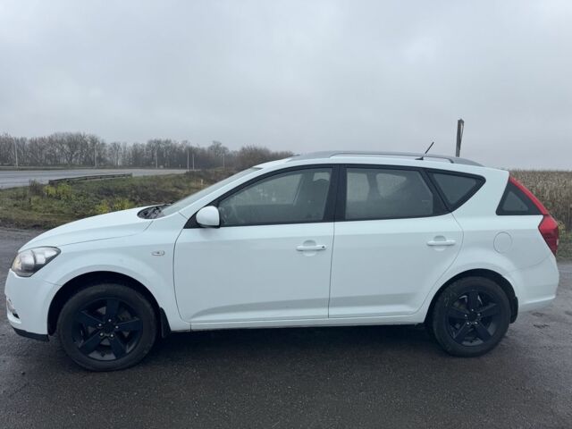 Белый Киа Сид, объемом двигателя 1.6 л и пробегом 242 тыс. км за 7000 $, фото 4 на Automoto.ua