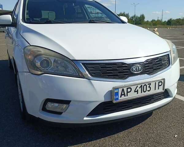 Білий Кіа Сід, об'ємом двигуна 1.58 л та пробігом 149 тис. км за 6800 $, фото 9 на Automoto.ua