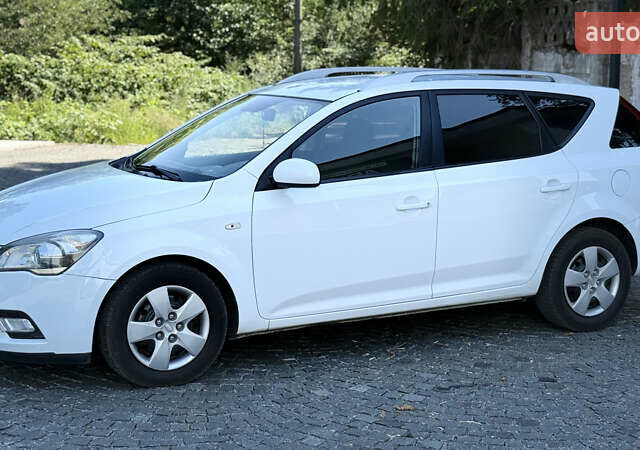 Білий Кіа Сід, об'ємом двигуна 1.58 л та пробігом 231 тис. км за 7500 $, фото 1 на Automoto.ua