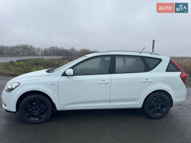 Белый Киа Сид, объемом двигателя 1.58 л и пробегом 242 тыс. км за 7000 $, фото 5 на Automoto.ua
