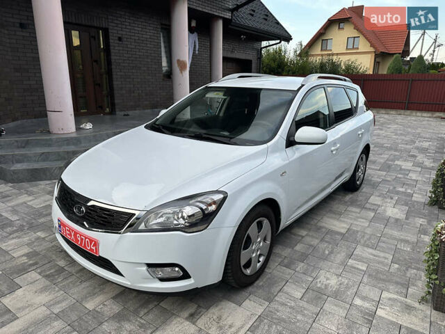 Белый Киа Сид, объемом двигателя 1.59 л и пробегом 175 тыс. км за 7200 $, фото 2 на Automoto.ua