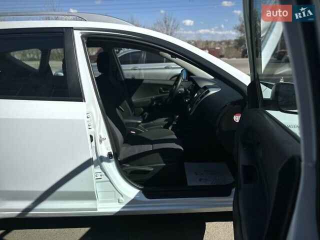 Белый Киа Сид, объемом двигателя 1.6 л и пробегом 226 тыс. км за 7950 $, фото 51 на Automoto.ua