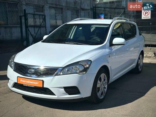 Белый Киа Сид, объемом двигателя 1.6 л и пробегом 226 тыс. км за 7950 $, фото 1 на Automoto.ua