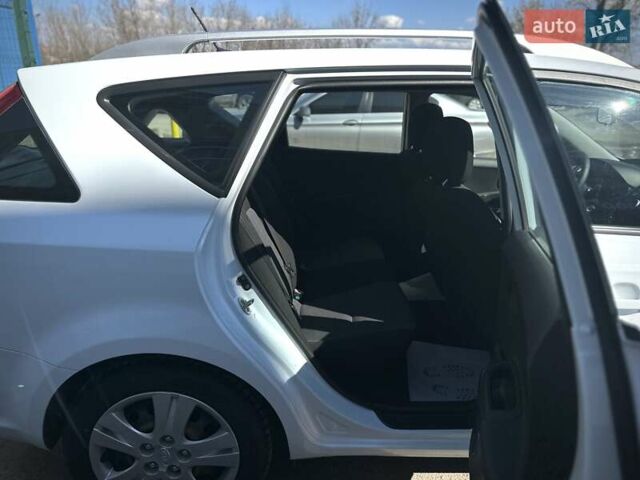 Белый Киа Сид, объемом двигателя 1.6 л и пробегом 226 тыс. км за 7950 $, фото 53 на Automoto.ua