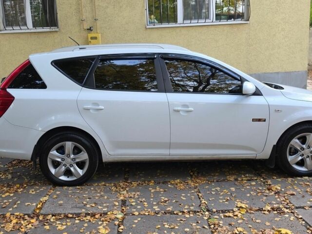 Белый Киа Сид, объемом двигателя 1.58 л и пробегом 241 тыс. км за 6900 $, фото 4 на Automoto.ua