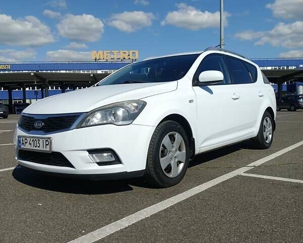 Білий Кіа Сід, об'ємом двигуна 1.58 л та пробігом 149 тис. км за 6800 $, фото 4 на Automoto.ua