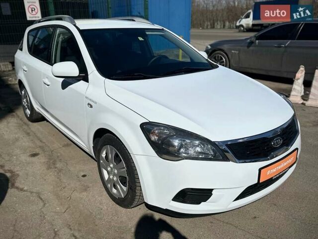 Белый Киа Сид, объемом двигателя 1.6 л и пробегом 226 тыс. км за 7950 $, фото 18 на Automoto.ua