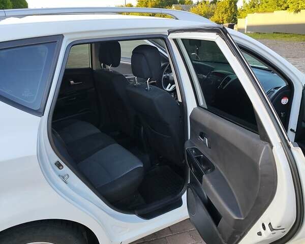 Белый Киа Сид, объемом двигателя 1.6 л и пробегом 304 тыс. км за 6500 $, фото 10 на Automoto.ua