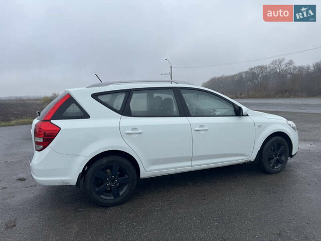Белый Киа Сид, объемом двигателя 1.58 л и пробегом 242 тыс. км за 7000 $, фото 2 на Automoto.ua