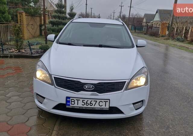 Білий Кіа Сід, об'ємом двигуна 1.58 л та пробігом 225 тис. км за 6500 $, фото 8 на Automoto.ua