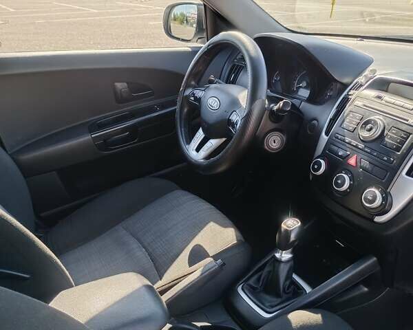 Білий Кіа Сід, об'ємом двигуна 1.58 л та пробігом 149 тис. км за 6800 $, фото 6 на Automoto.ua