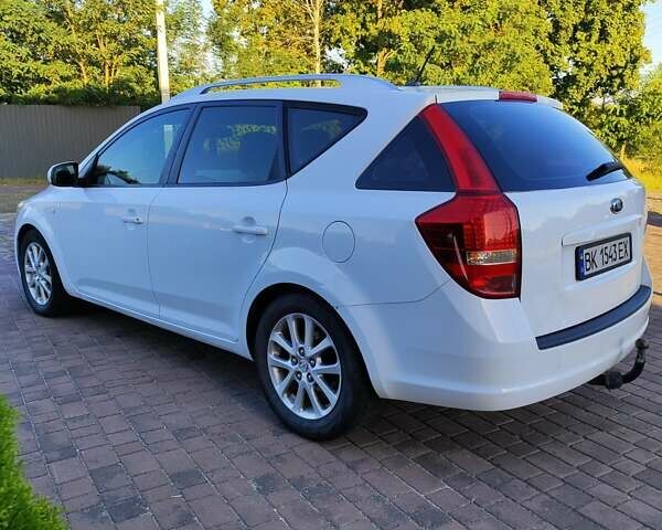 Белый Киа Сид, объемом двигателя 1.6 л и пробегом 304 тыс. км за 6500 $, фото 8 на Automoto.ua