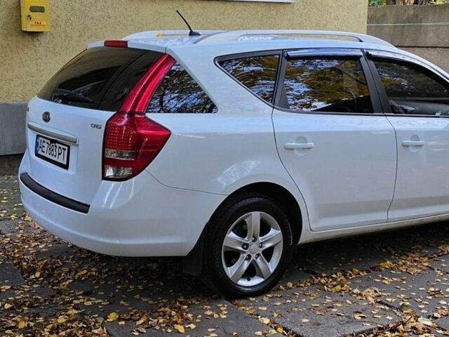 Белый Киа Сид, объемом двигателя 1.58 л и пробегом 241 тыс. км за 6900 $, фото 5 на Automoto.ua