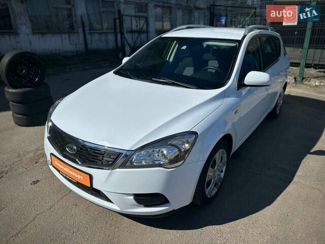 Белый Киа Сид, объемом двигателя 1.6 л и пробегом 226 тыс. км за 7950 $, фото 19 на Automoto.ua