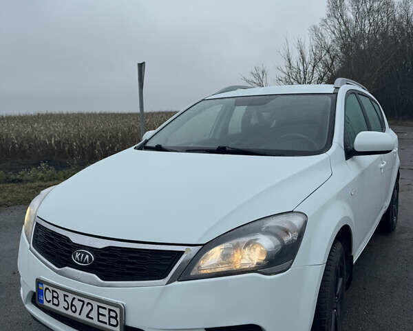 Белый Киа Сид, объемом двигателя 1.58 л и пробегом 242 тыс. км за 7000 $, фото 10 на Automoto.ua