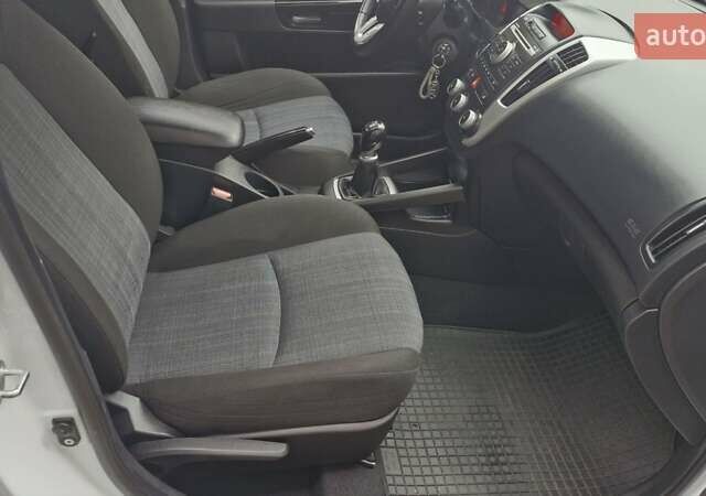 Білий Кіа Сід, об'ємом двигуна 1.58 л та пробігом 225 тис. км за 6500 $, фото 22 на Automoto.ua