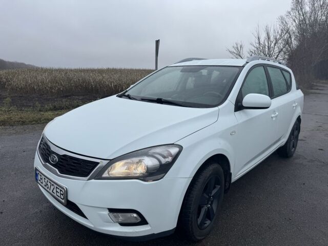Белый Киа Сид, объемом двигателя 1.6 л и пробегом 242 тыс. км за 7000 $, фото 3 на Automoto.ua