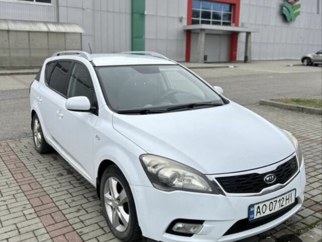 Белый Киа Сид, объемом двигателя 1.6 л и пробегом 300 тыс. км за 5500 $, фото 1 на Automoto.ua